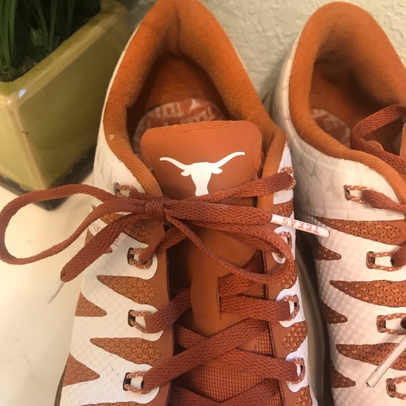 nike longhorn tennis shoes